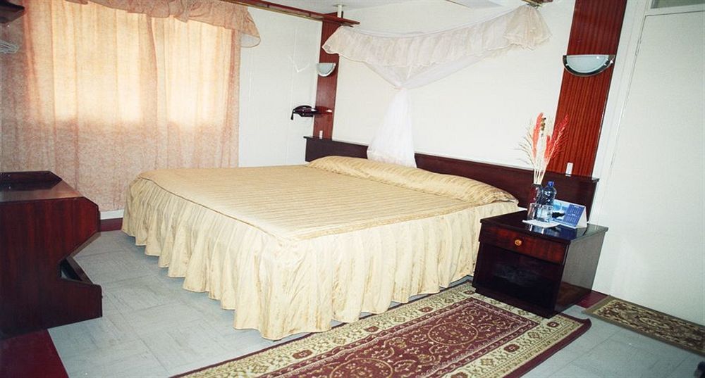 Blue Hut Hotel Найроби Екстериор снимка